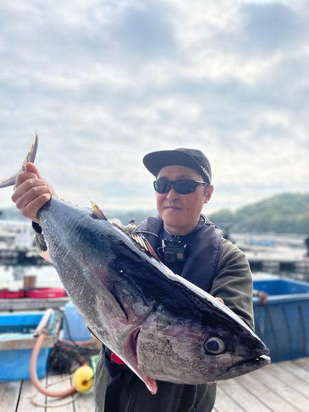 海の釣り堀海恵でクーラーフル満タン！