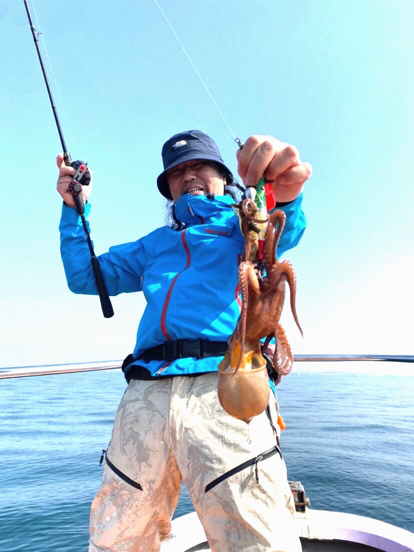 栄真丸のタコ釣り