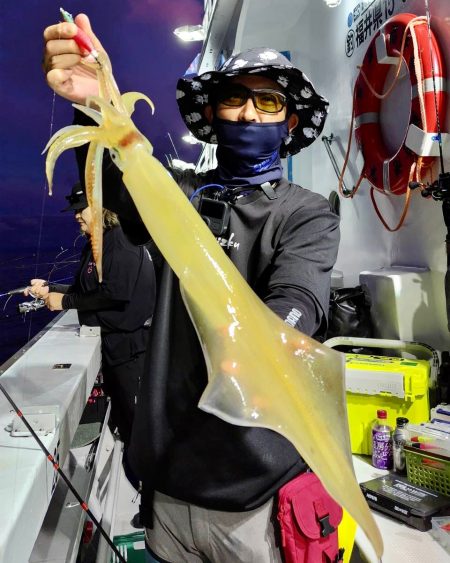 越前沖で大剣狙いのイカメタル