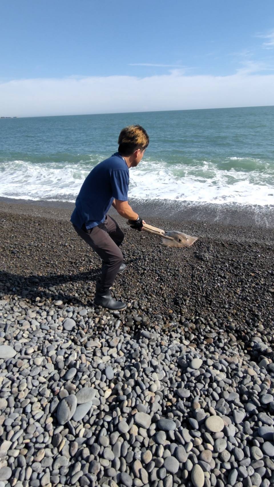 2年振りの、煙樹ヶ浜での釣行でエイがヒット！