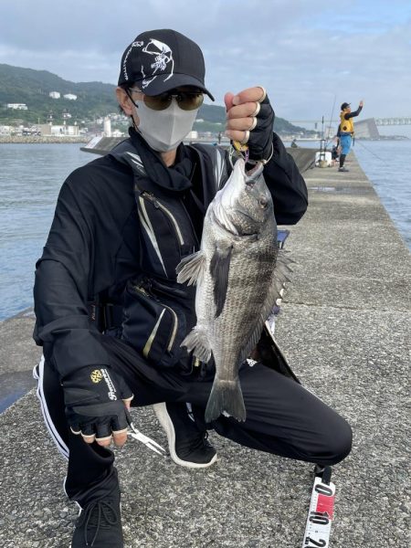 岩屋でフカセ釣り