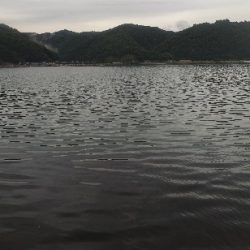 小雨凪潮の曇り空