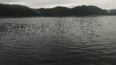 小雨凪潮の曇り空