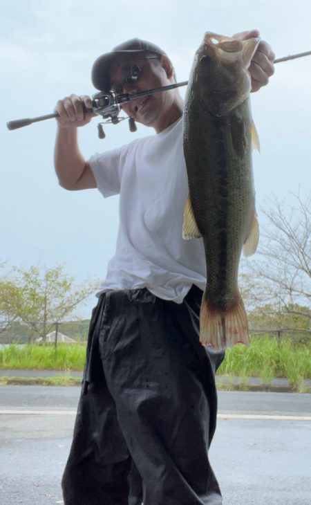遠賀川と頓田でバス釣り。