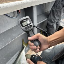 丹後半島沖ジギングで寒ブリ