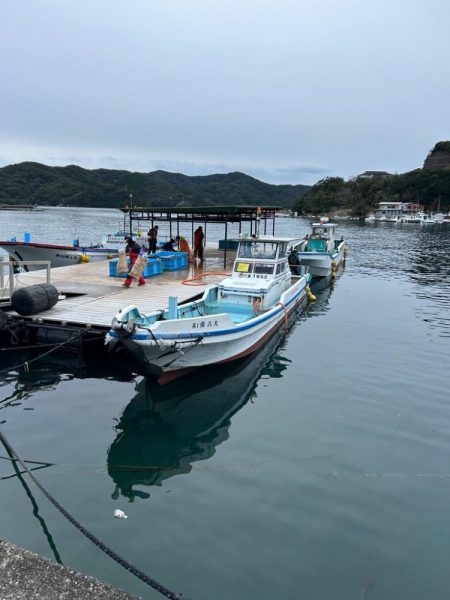 海上釣り堀 傳八屋