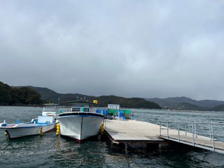 海上釣り堀 辨屋