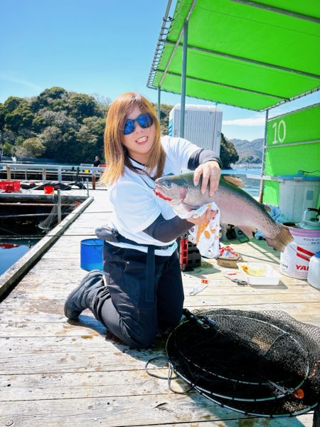 辨屋さんで初トラウトサーモン