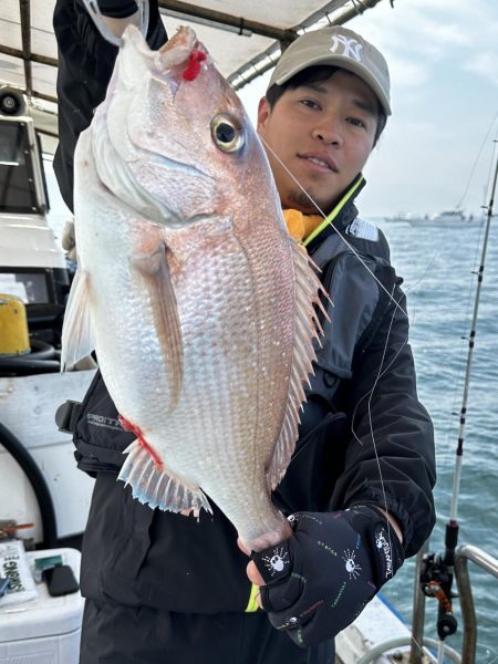 ４月７日（日）（大潮）の釣果（マダイ５１cmなど船中２匹）