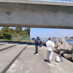 釣友が東二見に集まりました