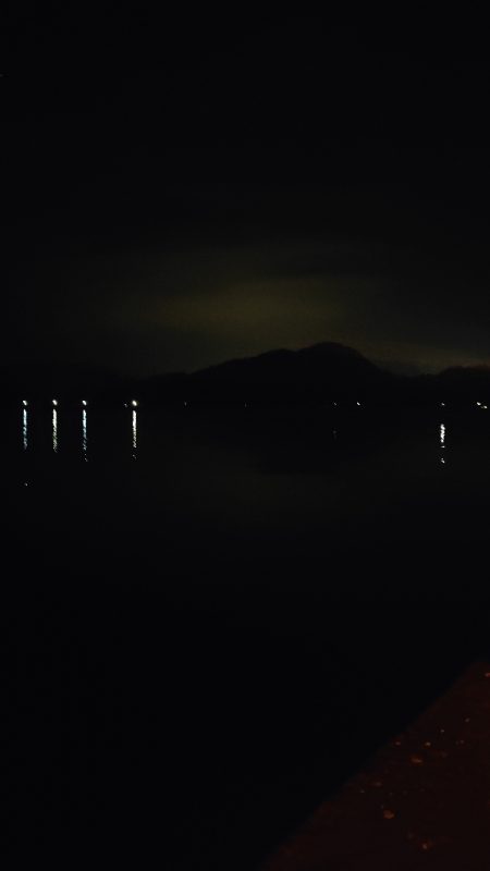 夜の海も暑かった。