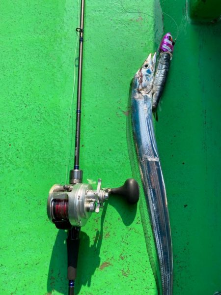 初釣りは船タチウオ