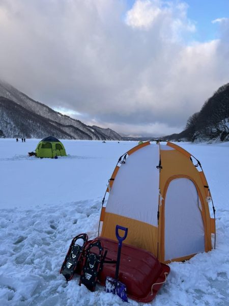 秋元湖氷上ワカサギ