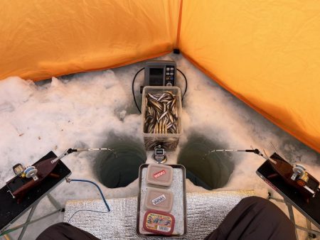 秋元湖氷上ワカサギ