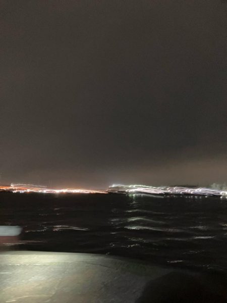 カラダの半分近くもあるルアーを食ってきた