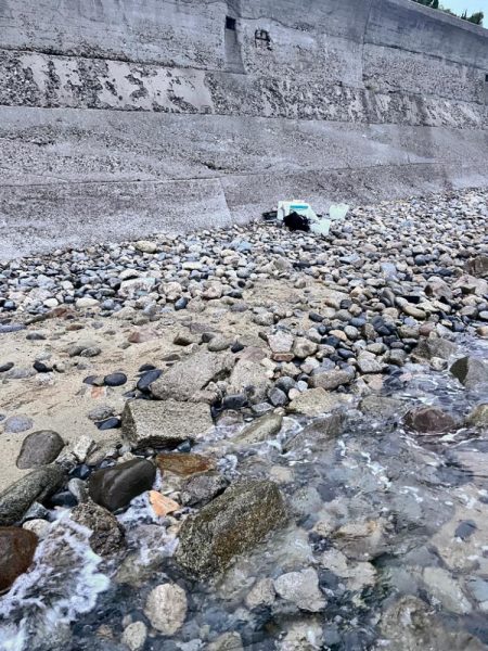 雨のなか、ポツポツと