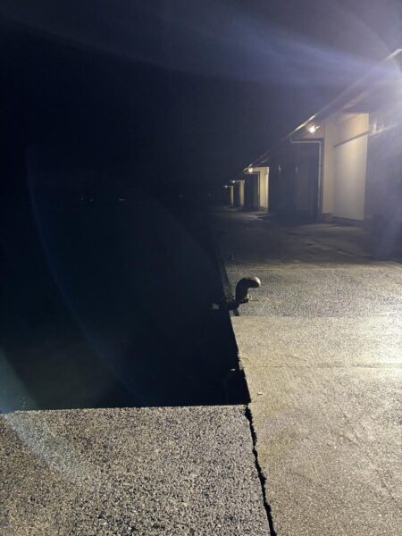 小雨で人がいないしアジもいない