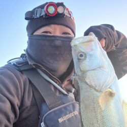 ガイドが凍るほどの極寒でも釣れる時は釣れる！