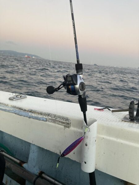 タチウオ 毎流しでヒット&キャッチ