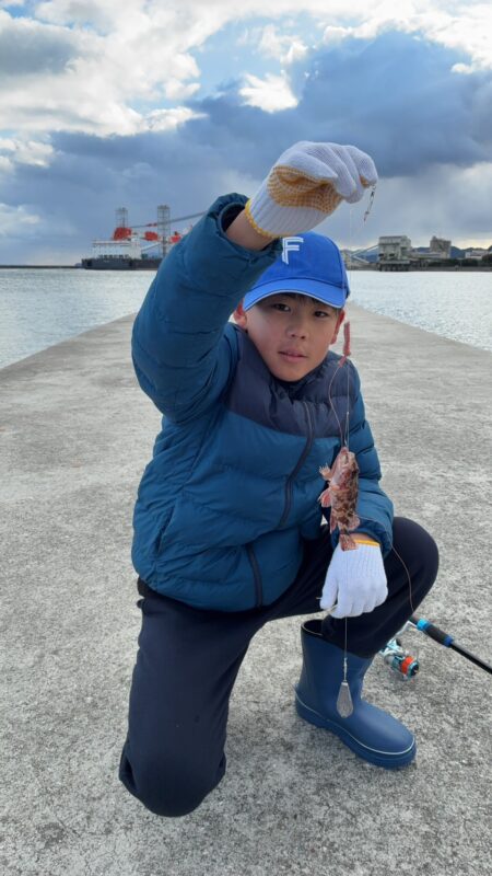 霰石の中のガシラ