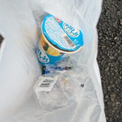 清掃活動：突然の雨に…