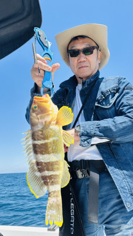 釣り仲間4人でボート釣行、五目釣り。