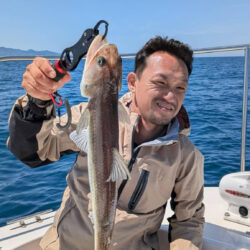 釣り仲間4人でボート釣行、五目釣り。