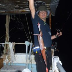 　夜のイカ釣りで幸真丸は出航でした(^^)/・・・・・