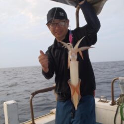 　イカメタルで夜のイカ釣りに幸真丸は出かけました(^^)/