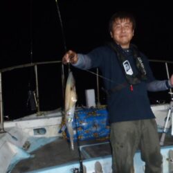 　夜のイカ釣りで幸真丸は出航でした(^^)/・・・・・