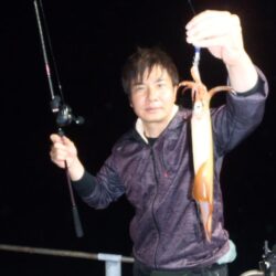 　イカメタルで夜のイカ釣りに幸真丸は出かけました(^^)/
