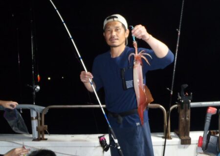 26年8月21日　久しぶりの出航　幸真丸は夜のイカ釣りで玄界灘へ(^^)/