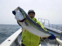 スーパーコーリン丸 投稿ジギング　ブリ、メジロ好調！！