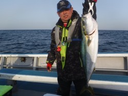 スーパーコーリン丸 投稿ジギングでメジロ