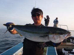 スーパーコーリン丸 投稿ジギングでブリ、メジロ