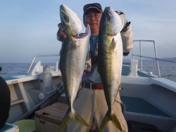 スーパーコーリン丸 投稿ジギングでブリ、メジロ