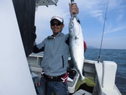 スーパーコーリン丸 投稿ジギング、トップでブリ、メジロ好調