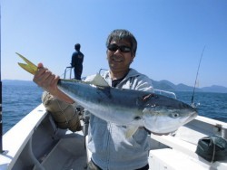 スーパーコーリン丸 投稿トップ、ジギングでブリ、メジロ好調でした。