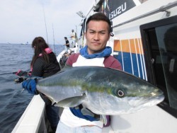 スーパーコーリン丸 投稿ジギングでブリ、真鯛好調