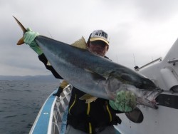 スーパーコーリン丸 投稿トップでブリ好調