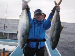 スーパーコーリン丸 投稿トップでブリ好調