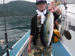 スーパーコーリン丸 投稿ブリ、メジロ好調