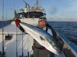 スーパーコーリン丸 投稿ジギングでブリ、真鯛