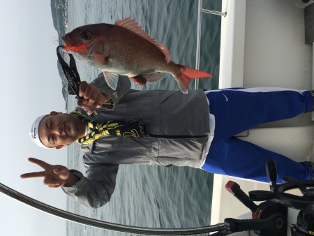 明石大橋の下で！