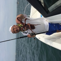 明石大橋の下で！