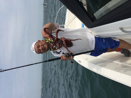 明石大橋の下で！