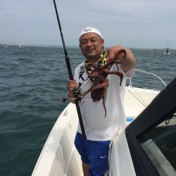 明石大橋の下で！